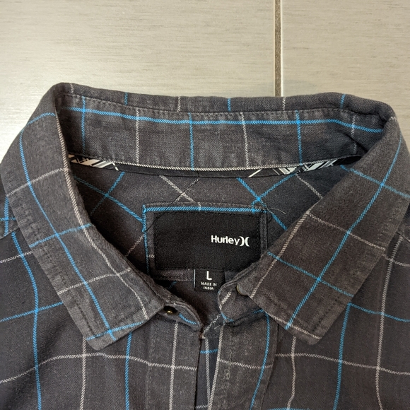 Hurley button down shirt (L) - Picture 2 of 4
